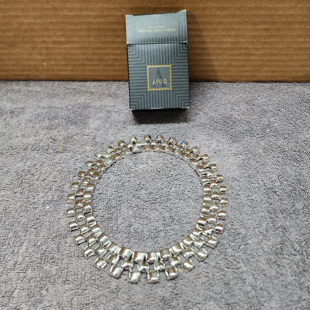 Vintage Avon silver tone small modern links necklace b34